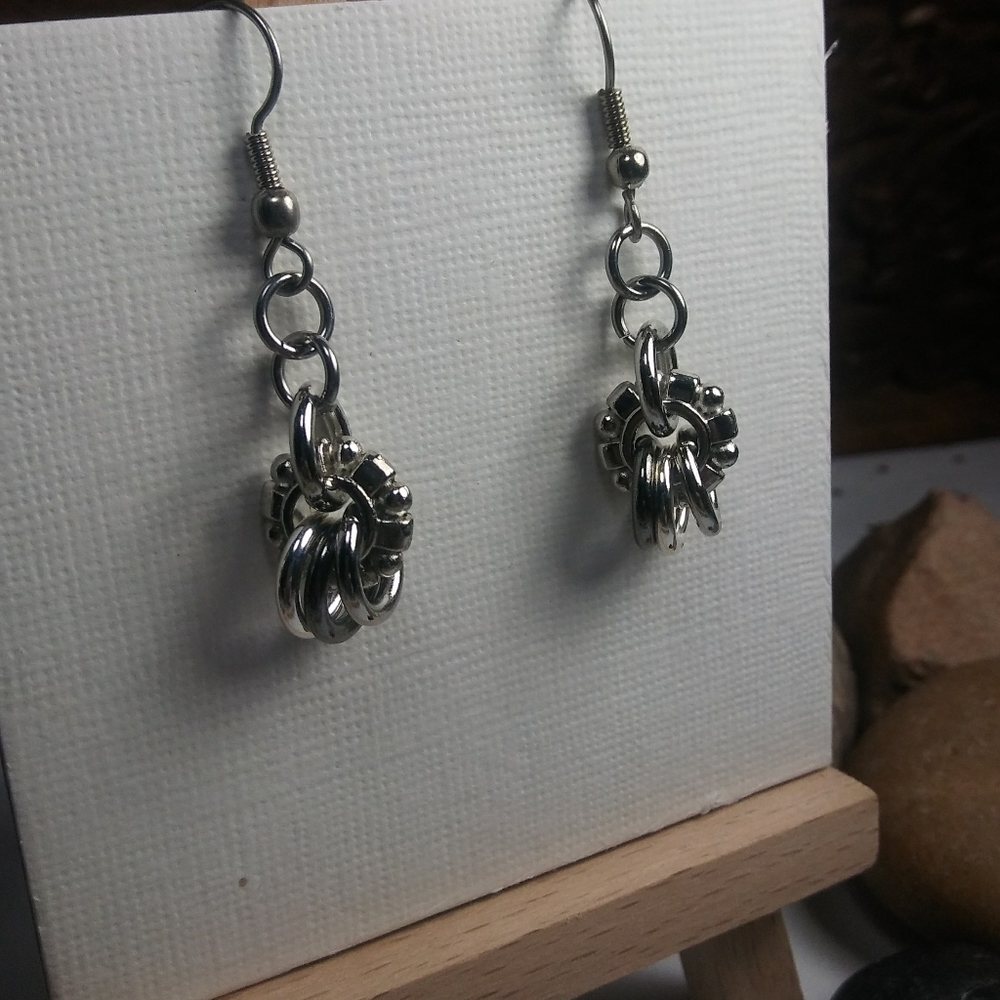 BRIGHT SILVER EARRING
